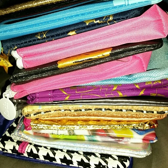 23 ipsy make up bags