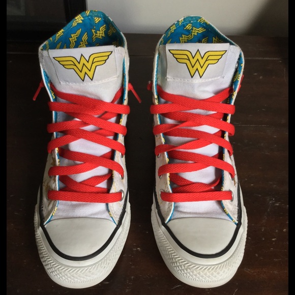 Authentic Wonder Woman Hi-Top Converse size 6