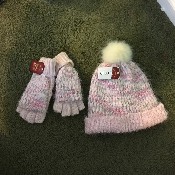 Brand new hat and mitten set!
