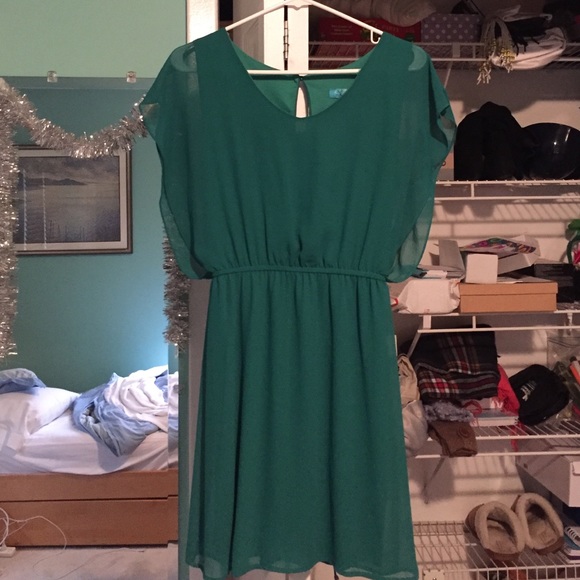Francesca's green flowy dress