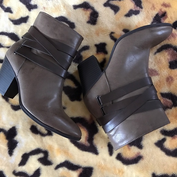 A.N.A booties never worn  very cute ❤️