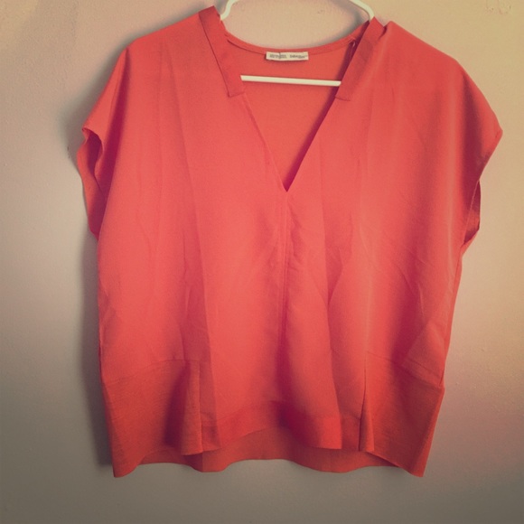 Zara top 🍁