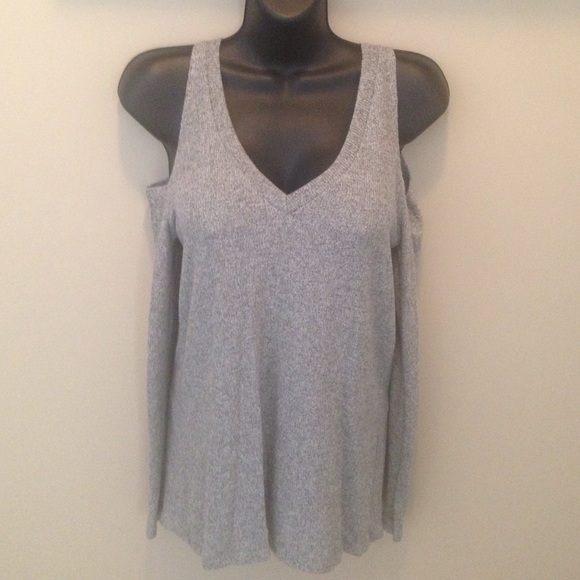NWT Gray V-Neck Cold Shoulder Top - Picture 3 of 4