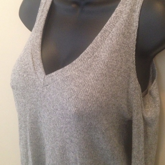 NWT Gray V-Neck Cold Shoulder Top - Picture 4 of 4
