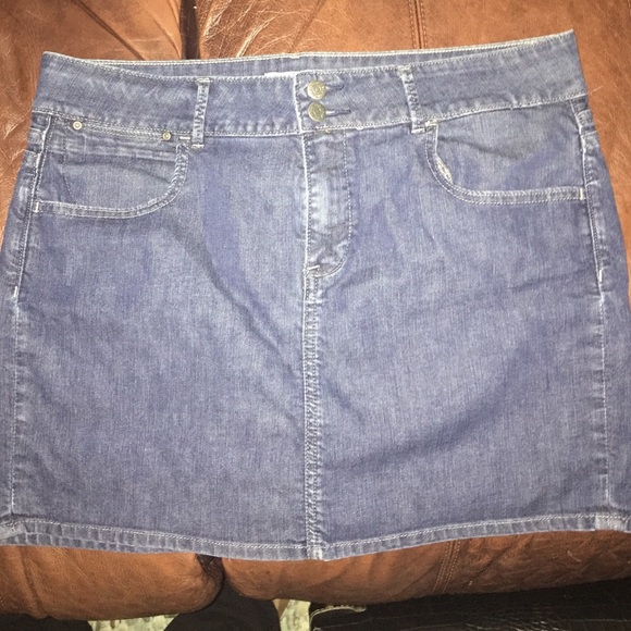 Old Navy. Denim Skirt.