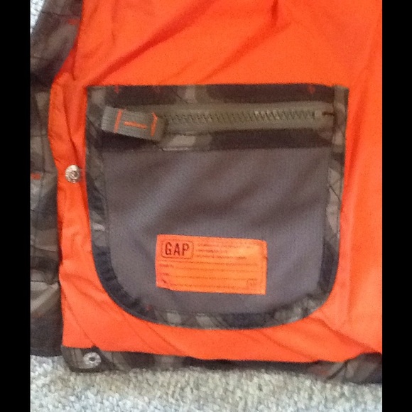 Gap Boys Puffy Vest - Picture 3 of 4