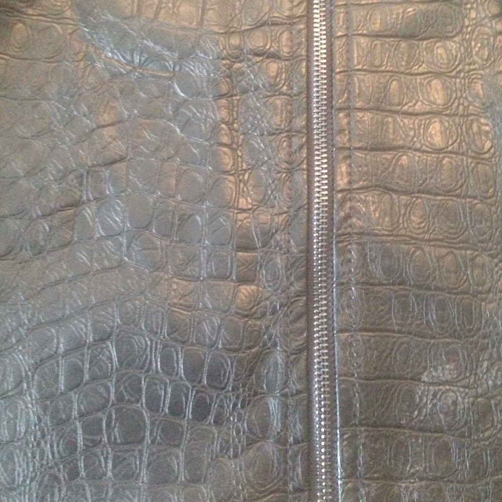 LAST 1❗️NWT Faux Leather High Waisted Zip Up Skirt - Picture 4 of 4
