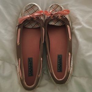 Sperry top spider boat shoes.