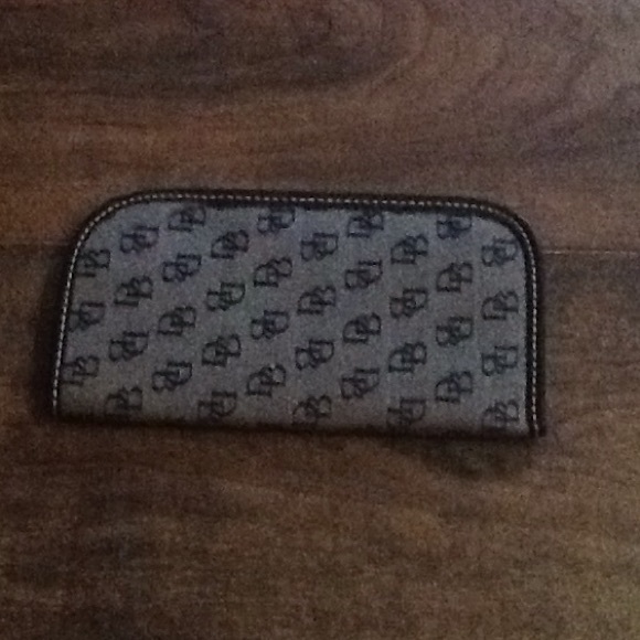 Dooney & Bourke sunglasses/eyeglass sleeve - Picture 1 of 2