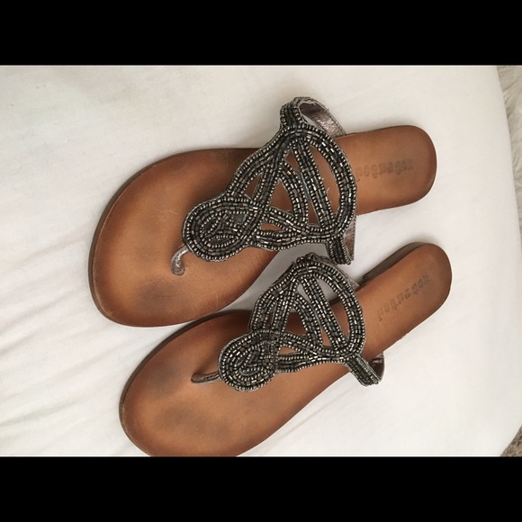 Cute sandals, worn a few times, great condition