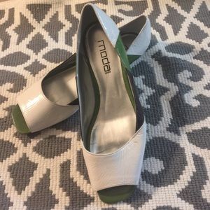 Moda wedge sandal. Unique. Stylish. Comfy.