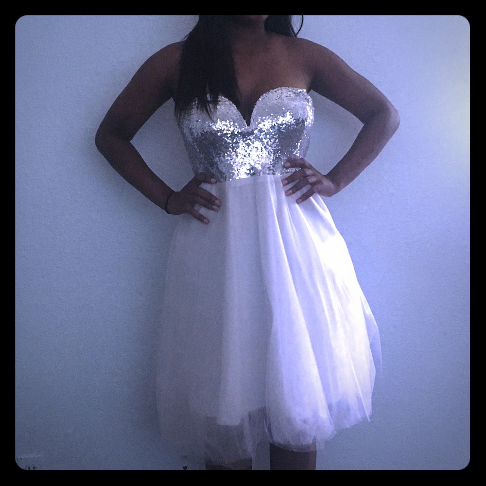 BEAUTIFUL PARTY DRESS!!