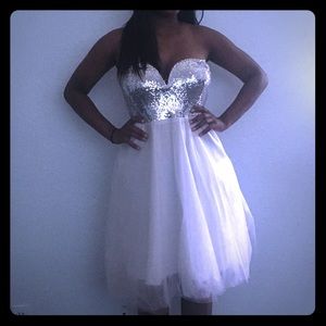 BEAUTIFUL PARTY DRESS!!