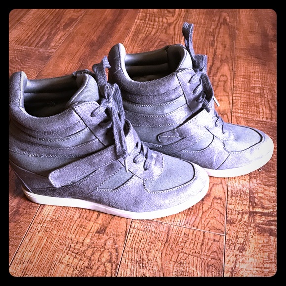 Madden Girl Grey Wedge Sneaker Sz 10
