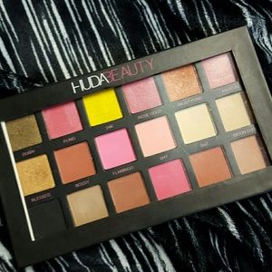 💥Rose gold edition huda beauty pallette