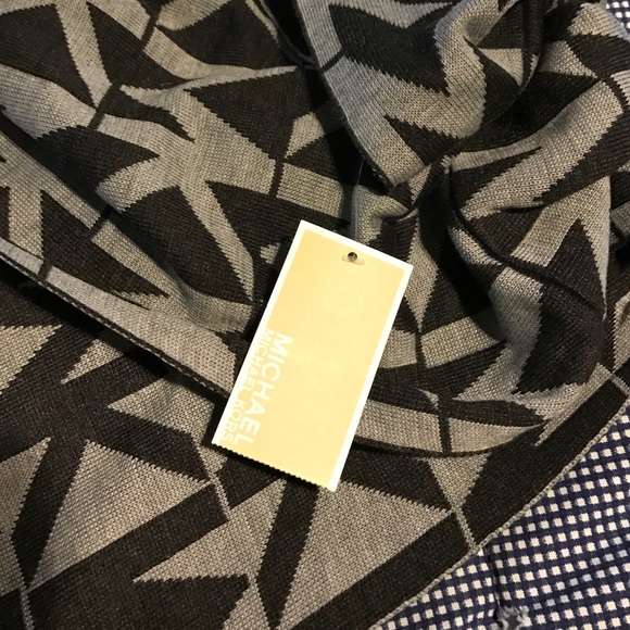 Women's Michael Kors infinity scarf with  hat