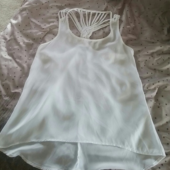 Rue 21 white tank with weave-back details - Picture 2 of 3