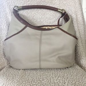 Shoulder bag with lots of room