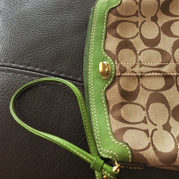 Coach wristlet - Picture 3 of 3
