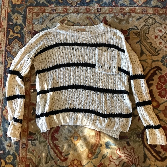 SOLD TO THRIFT STORE Malibu Road crop sweater