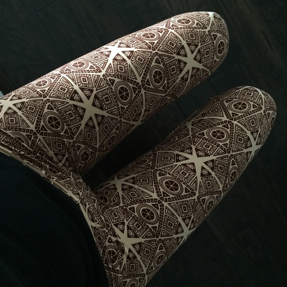 Aztec Rust Leggings - Picture 3 of 4