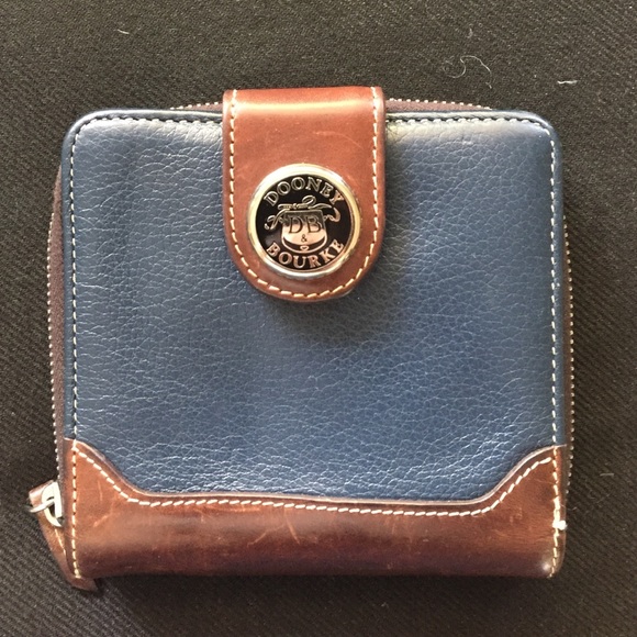 Dooney & Bourke wallet