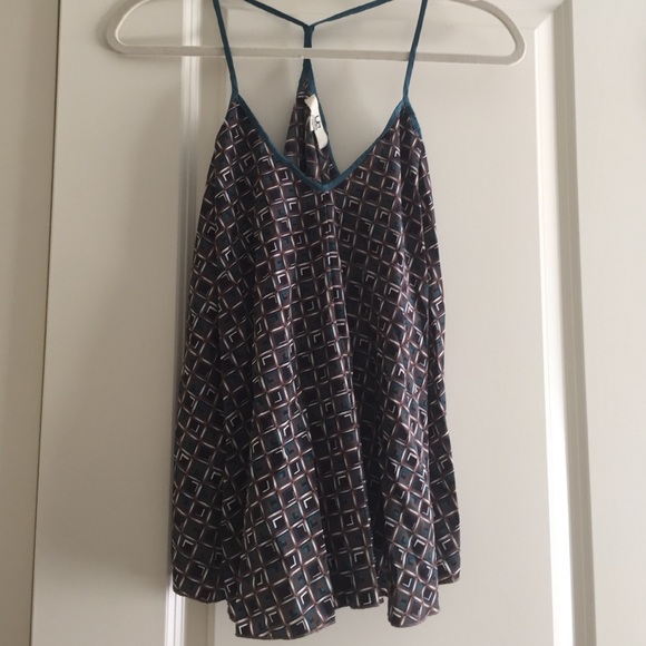 Flowy tank