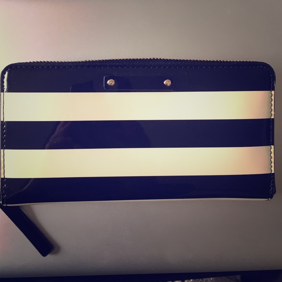 Black and cream stripe Neda wallet, brand new!