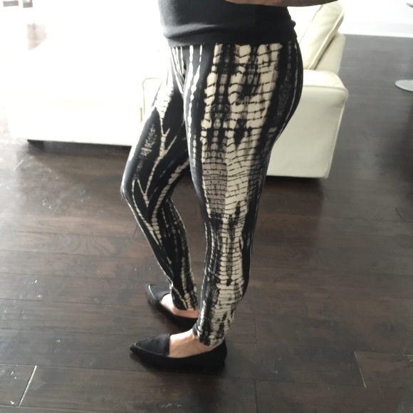 Tie Dye Leggings - Picture 3 of 3