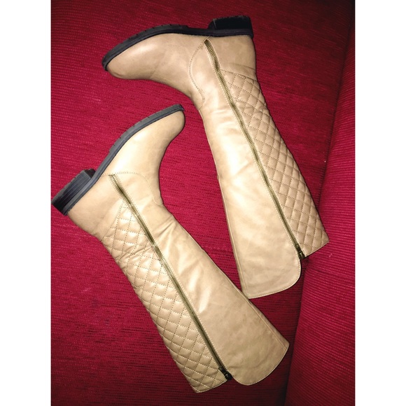 Beige color boots