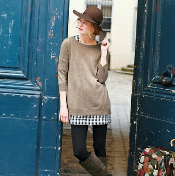 Garnet Hill Tops - LN Garnet Hill V-neck Tunic with Pockets!