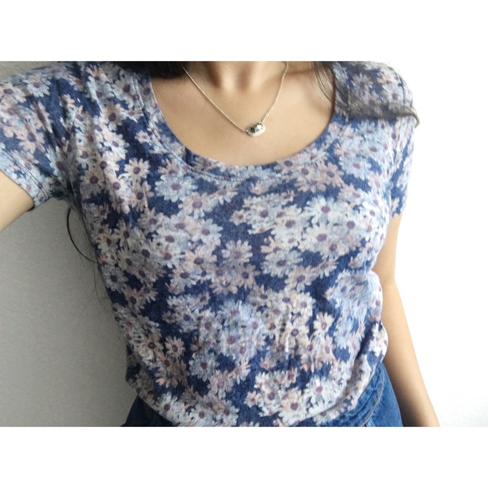 *****sold****UO floral top🌻