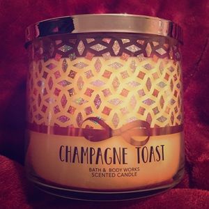 Bath & Body Works/ White Barn candle