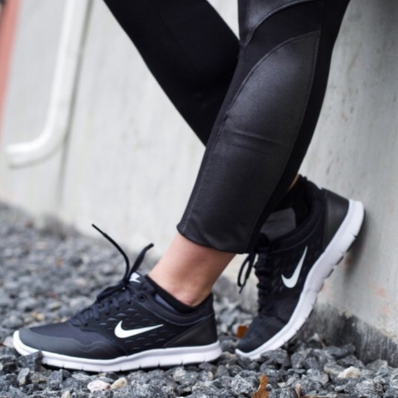 NEW Women's nike