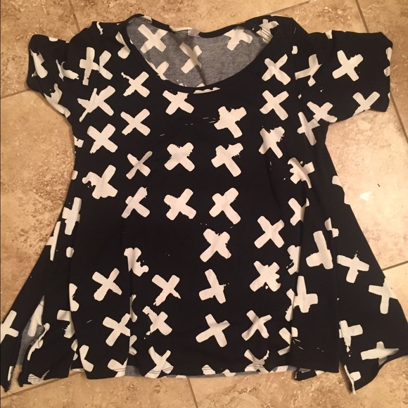 Lularoe perfect tee in plus/crosses