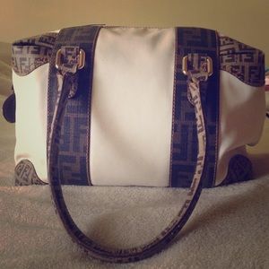 💎Authentic Fendi bag 💎great shape ❣️