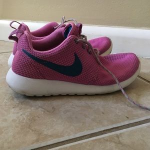 Women's Nike Roshe run size 7