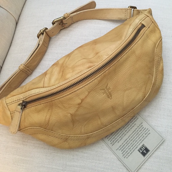 FINAL SALE Frye Campus Hip Pack, Belt Bag Banana