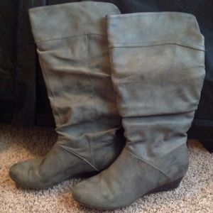 Grey slouchy boots