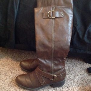 Great condition Rampage brown buckle boots
