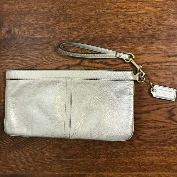 Coach Clutch - Picture 3 of 4