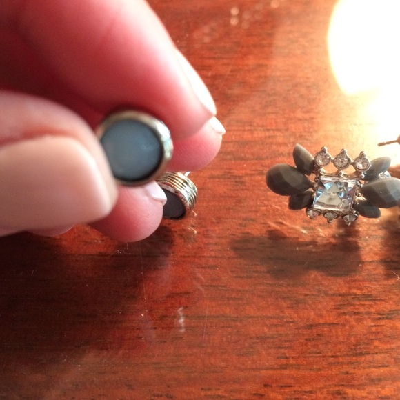 Post earrings. - Picture 2 of 2