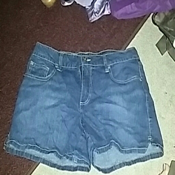 NWOT Womens Stretch Jean shorts