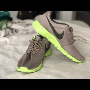 Nike Roshe Run "Marble Bamboo" men's size 11.5