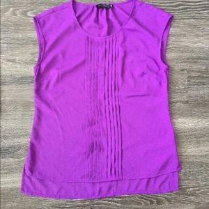 Limited sleeveless blouse