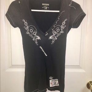 True Religion size 0/xs skull vneck shirt