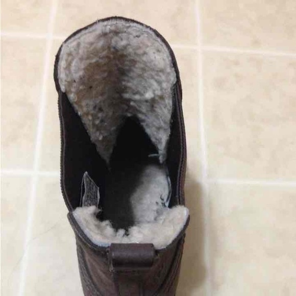 UGG Leather Waterproof Boots - Picture 3 of 8