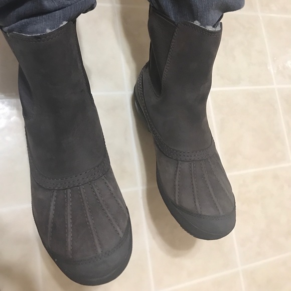 UGG Leather Waterproof Boots - Picture 6 of 8