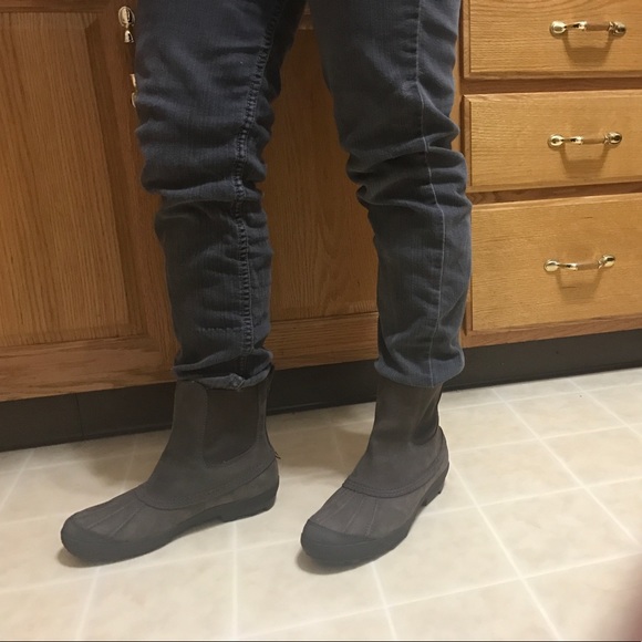 UGG Leather Waterproof Boots - Picture 7 of 8