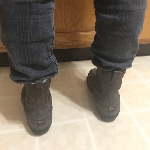 UGG Leather Waterproof Boots - Picture 8 of 8